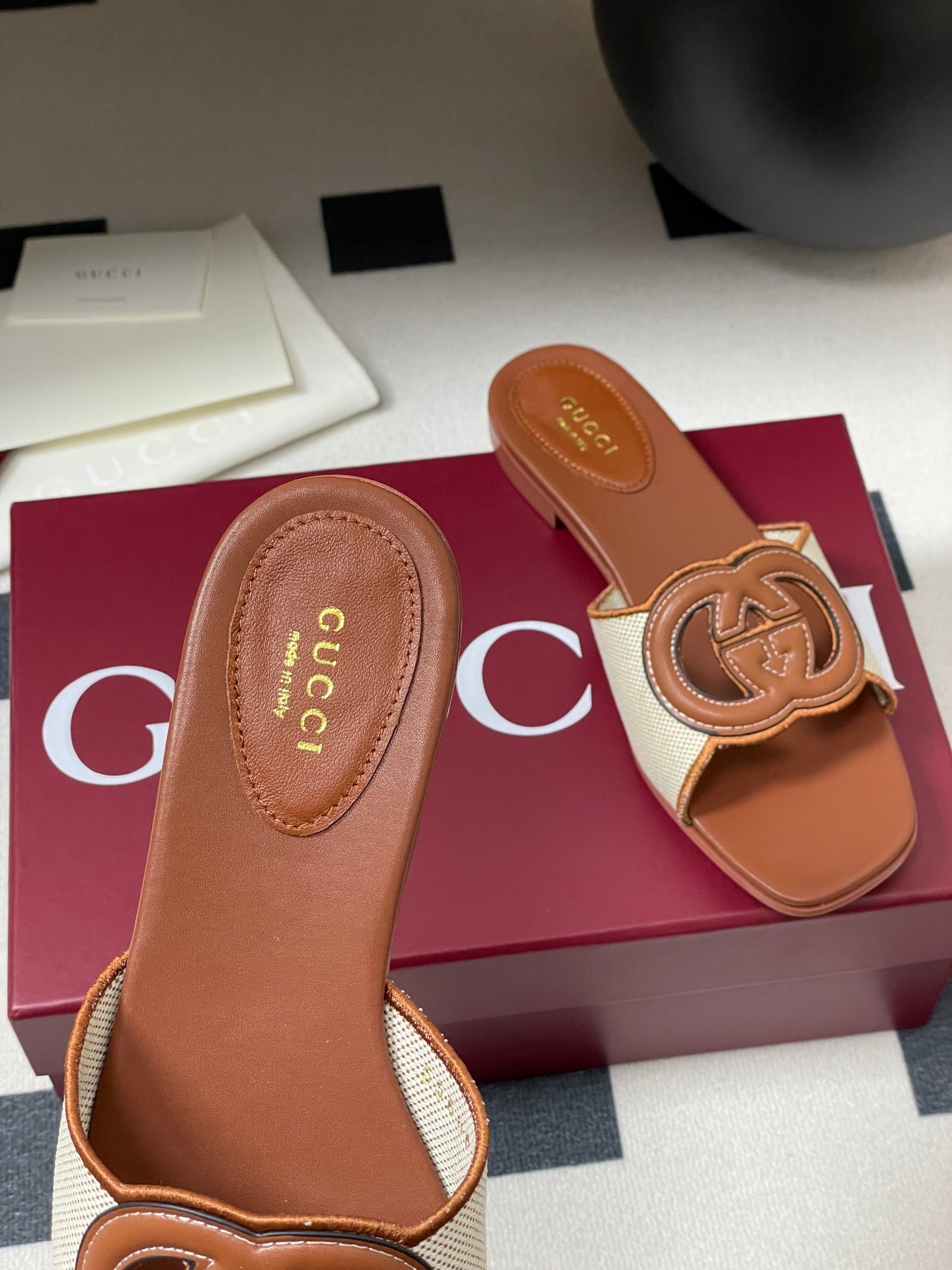 GU Slippers  Woman 42