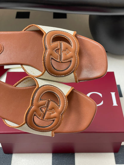 GU Slippers  Woman 42
