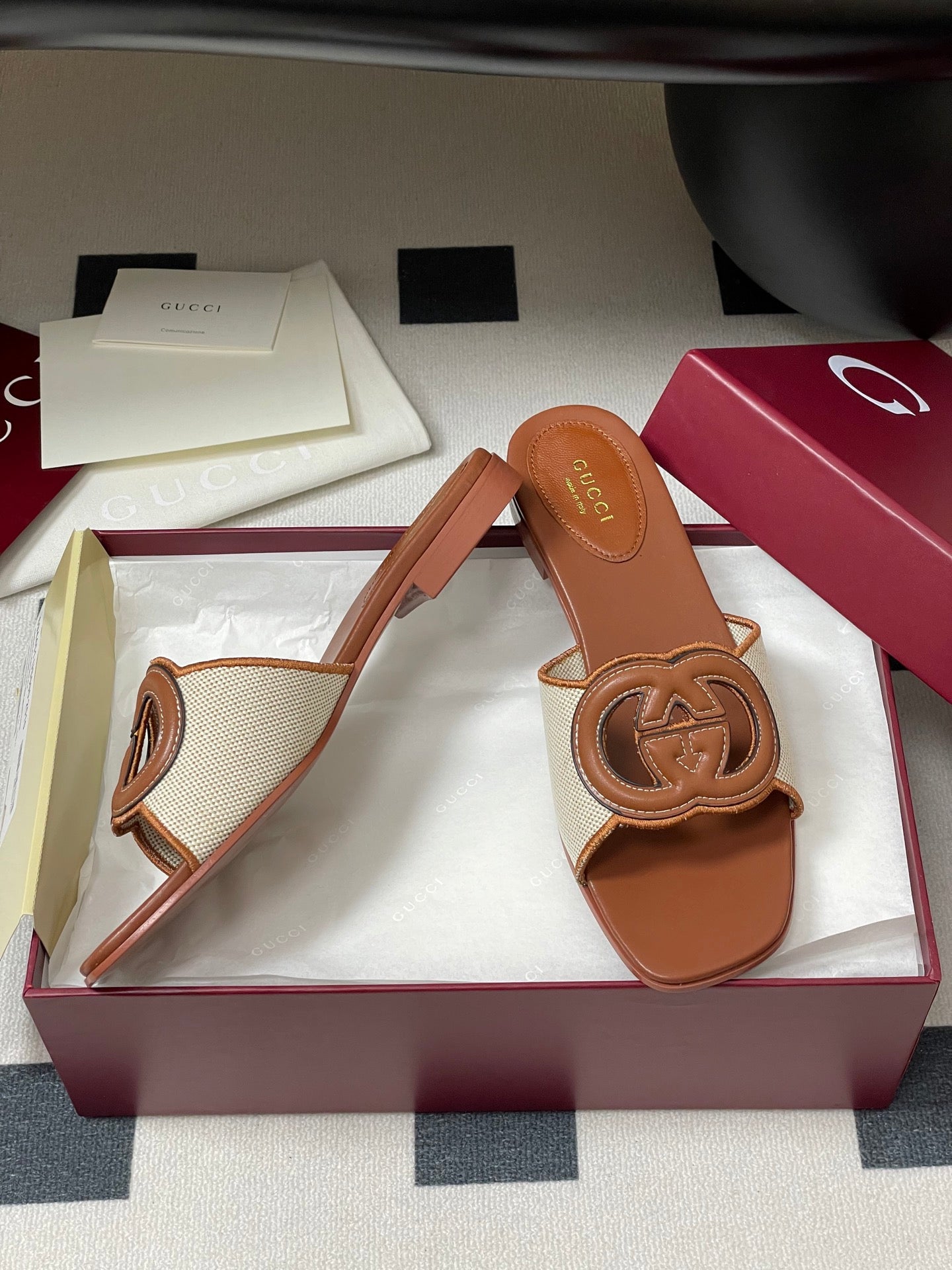 GU Slippers  Woman 42