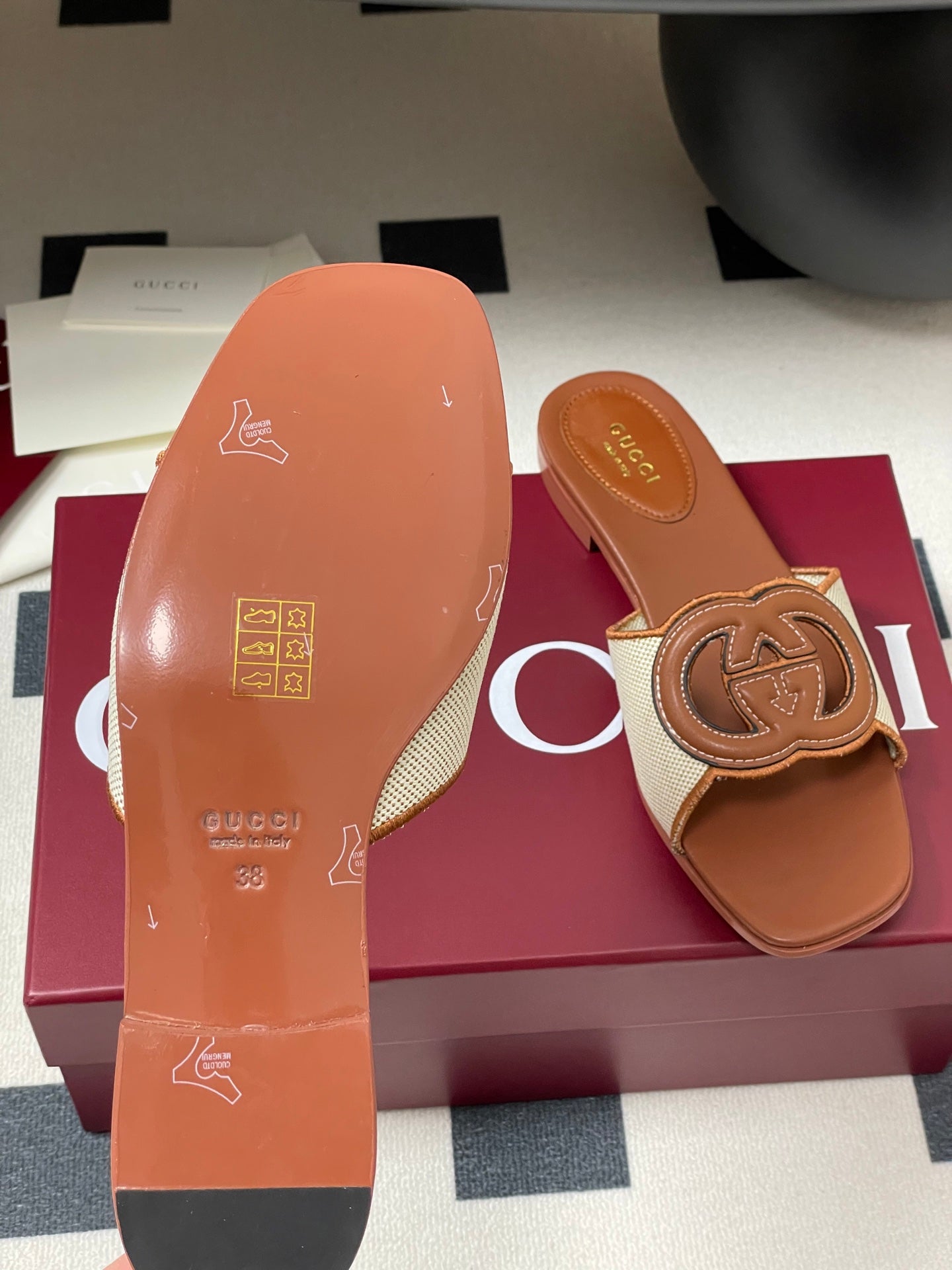 GU Slippers  Woman 42