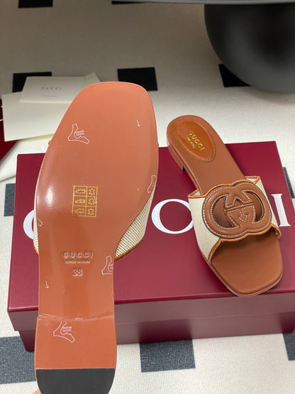 GU Slippers  Woman 42
