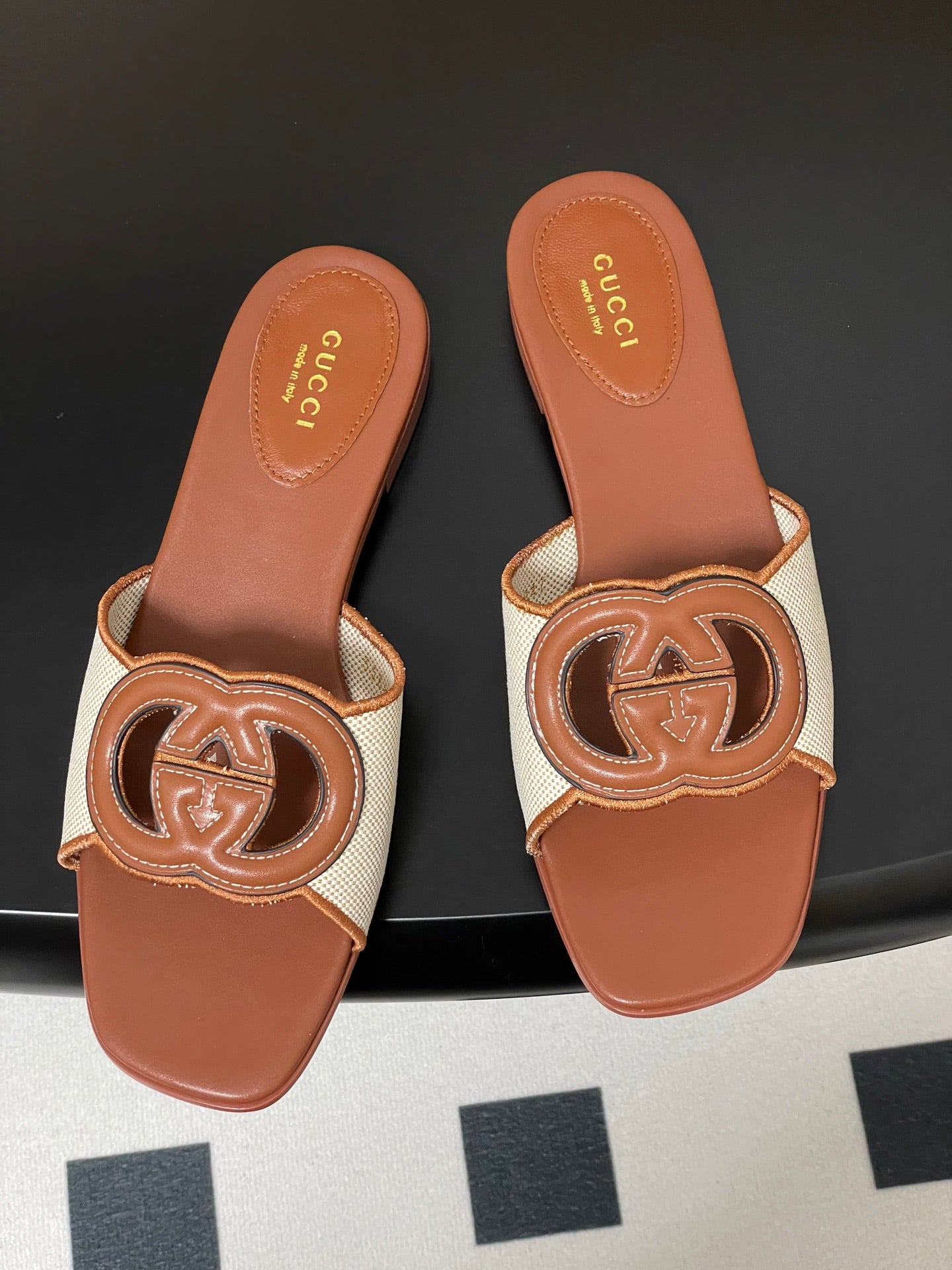 GU Slippers  Woman 42