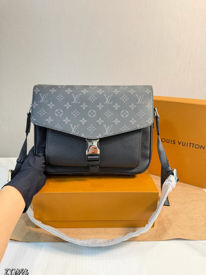 LU Flap Messenger Monogram Taigaram Bag 32