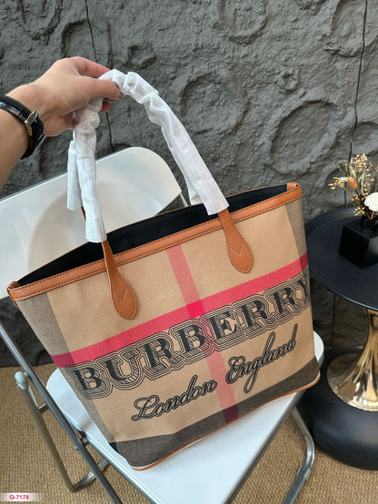*BURBBER  Tote Bag 2 Color's 34 cm