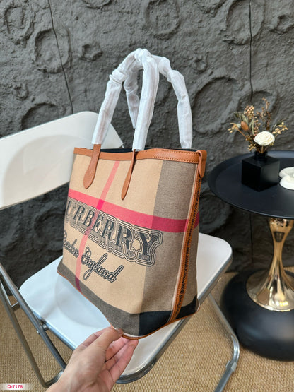 *BURBBER  Tote Bag 2 Color's 34 cm