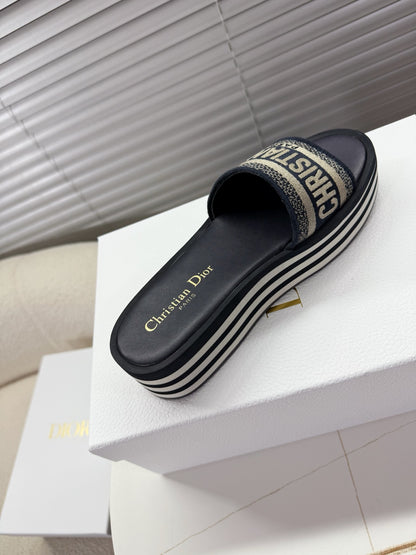 CHD Slippers  2 Color's Woman