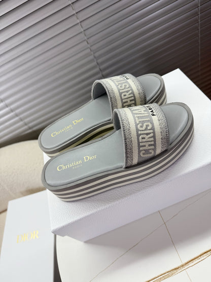 CHD Slippers  2 Color's Woman