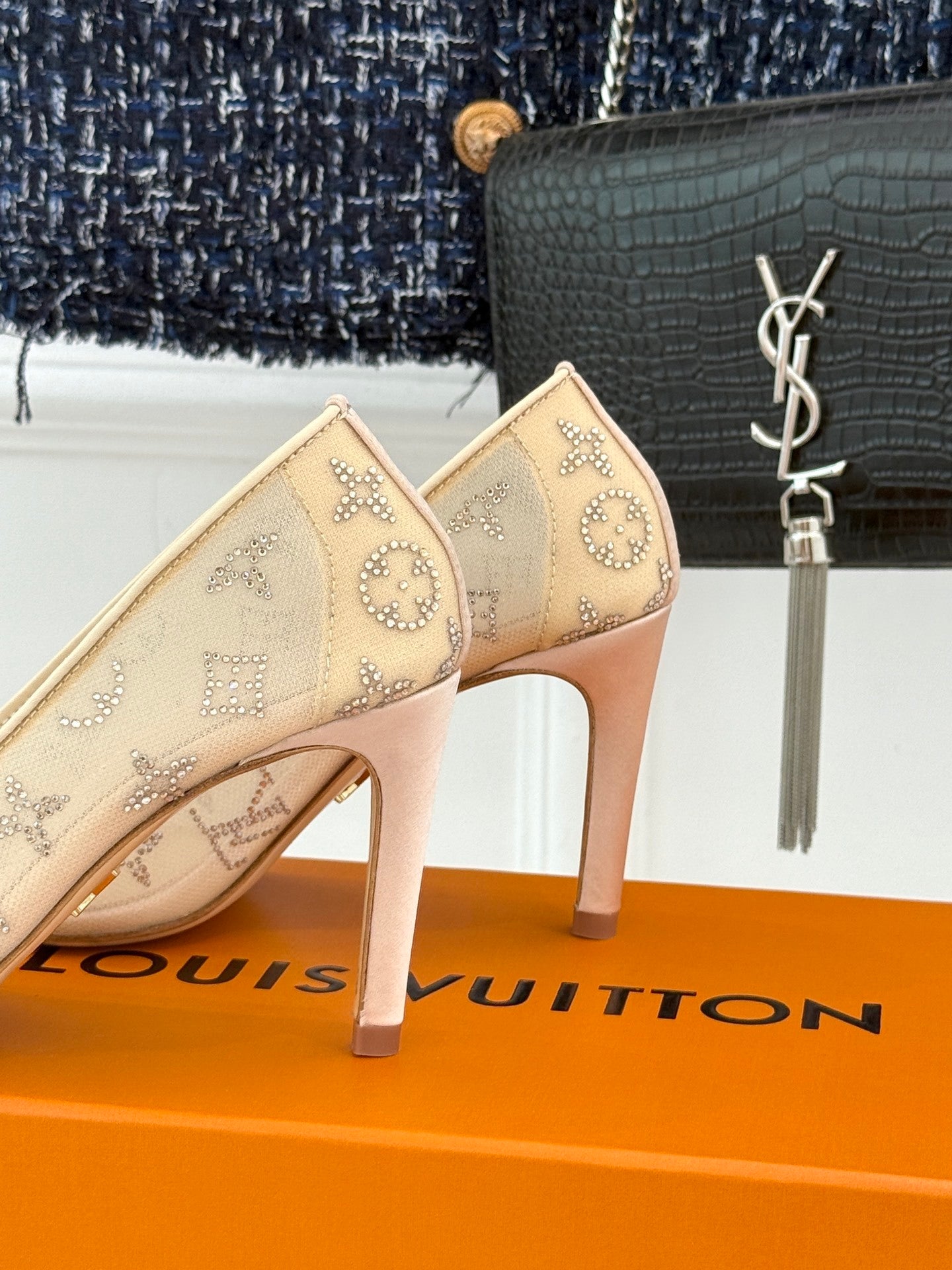 LU Shoes  Woman 2 Color's  Heels