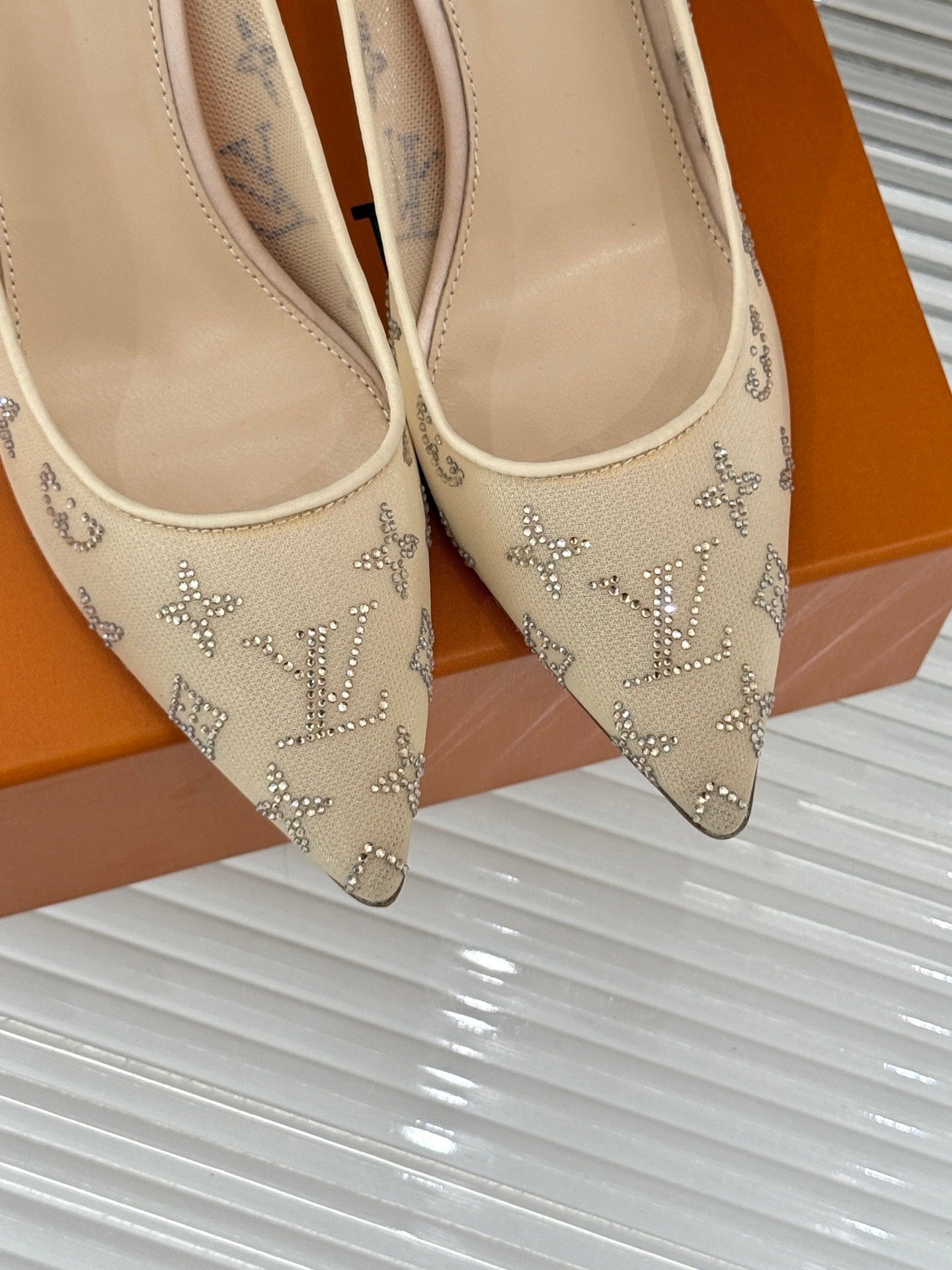 LU Shoes  Woman 2 Color's  Heels