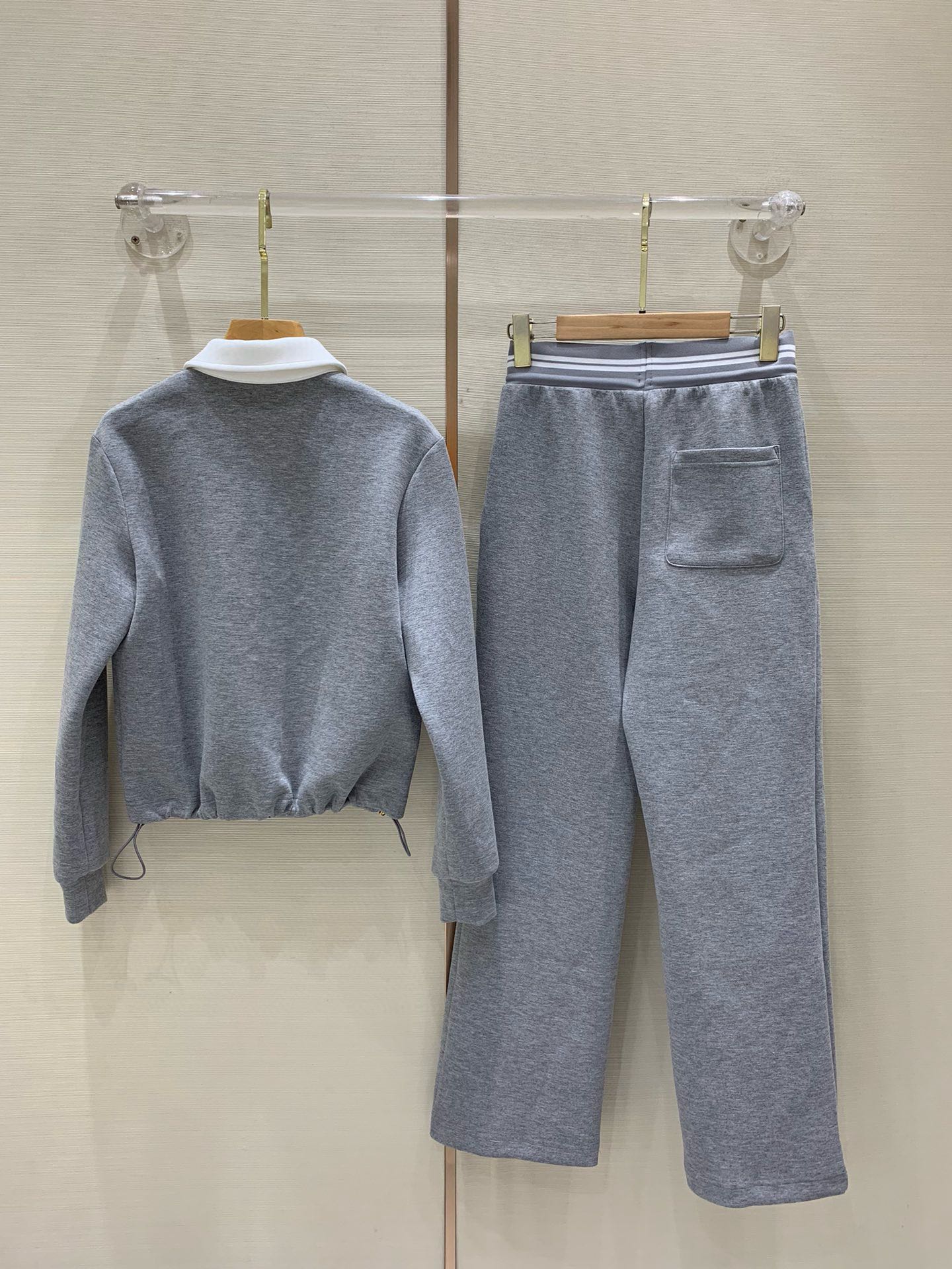 MIU MI  Sport Suits  Woman 2 Color's Limited Season 2024