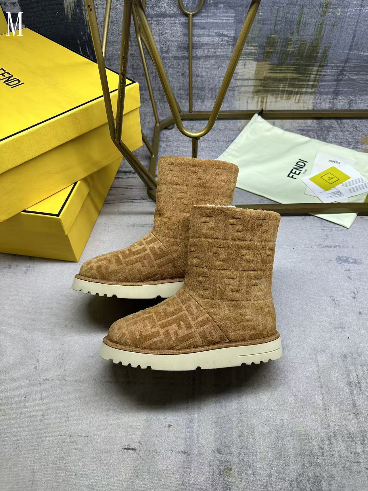 FEN vs UGG  Boots 42