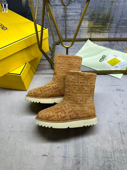 FEN vs UGG  Boots 42