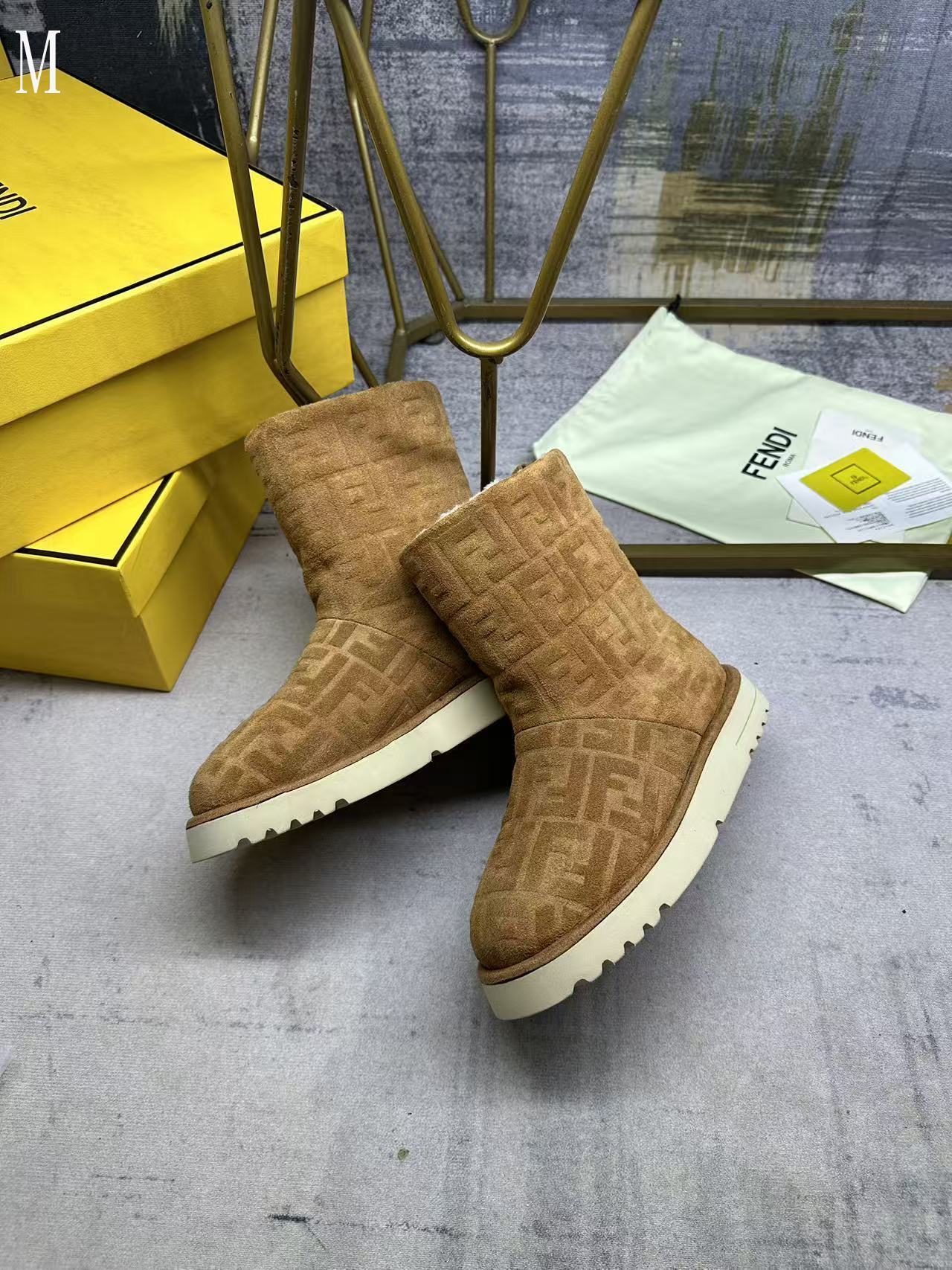 FEN vs UGG  Boots 42