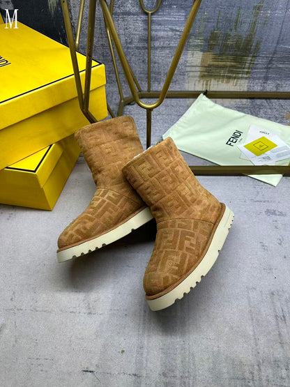 FEN vs UGG  Boots 42