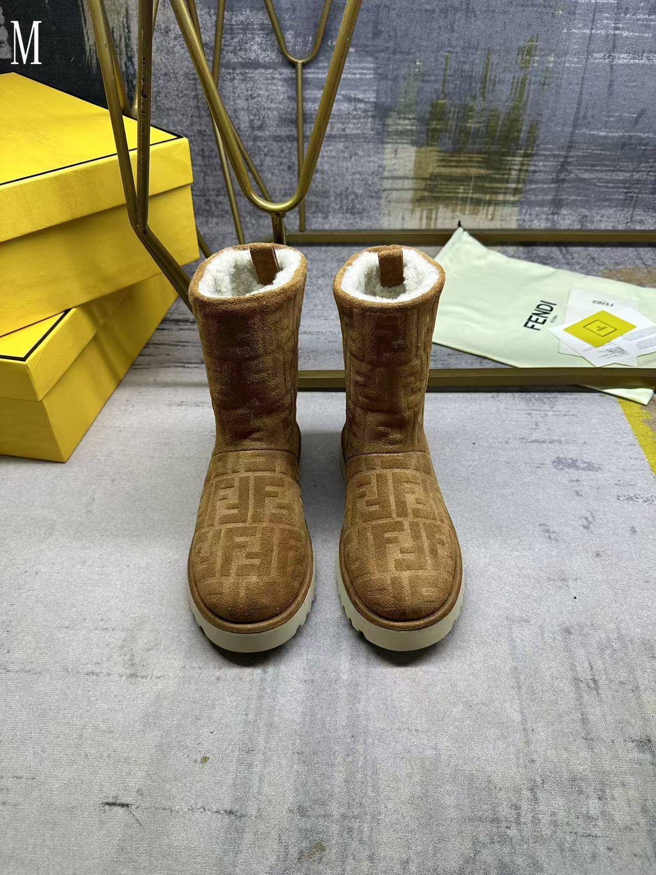 FEN vs UGG  Boots 42