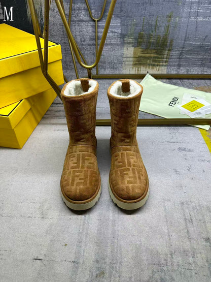 FEN vs UGG  Boots 42