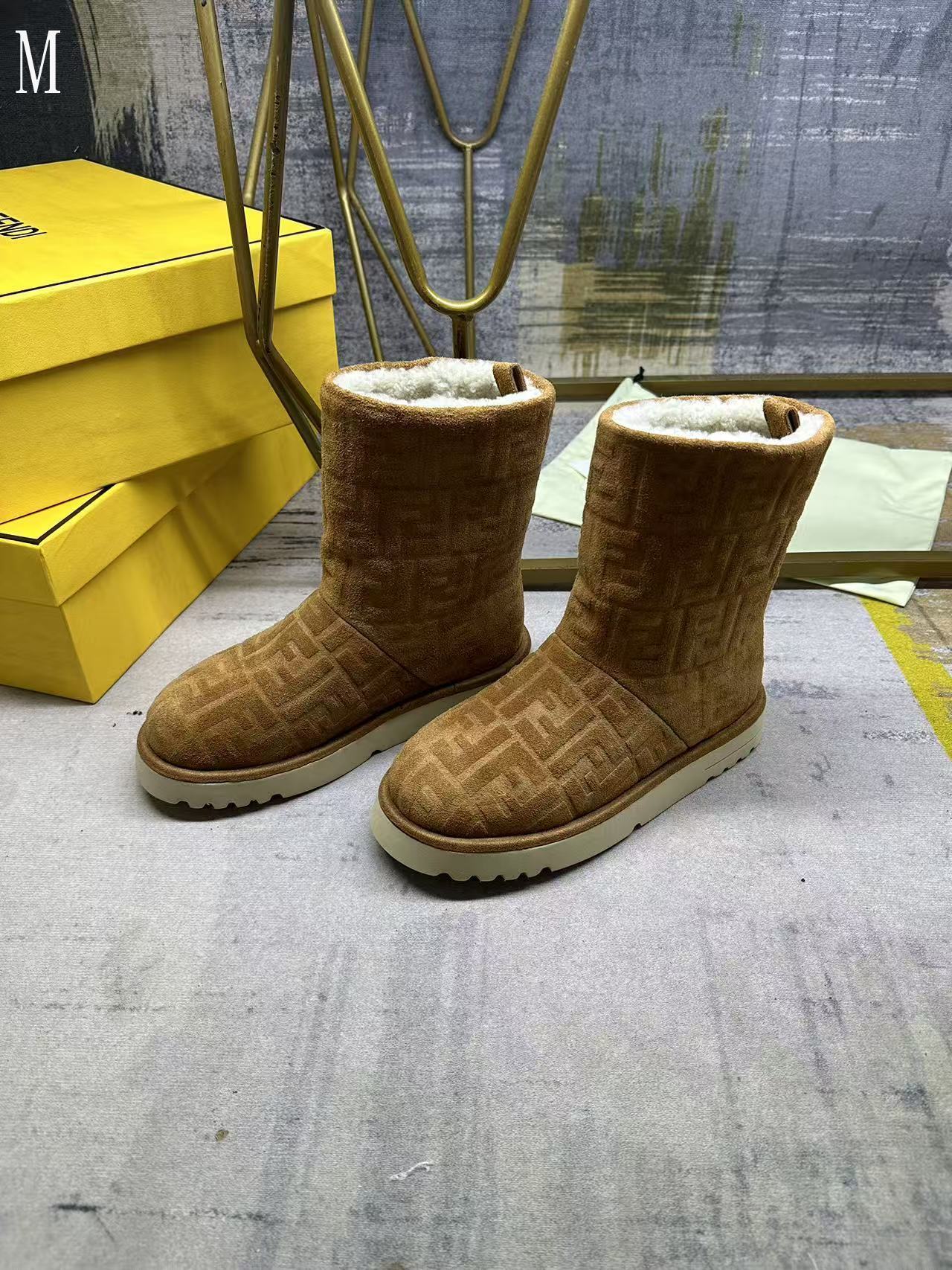 FEN vs UGG  Boots 42