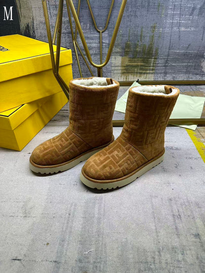FEN vs UGG  Boots 42