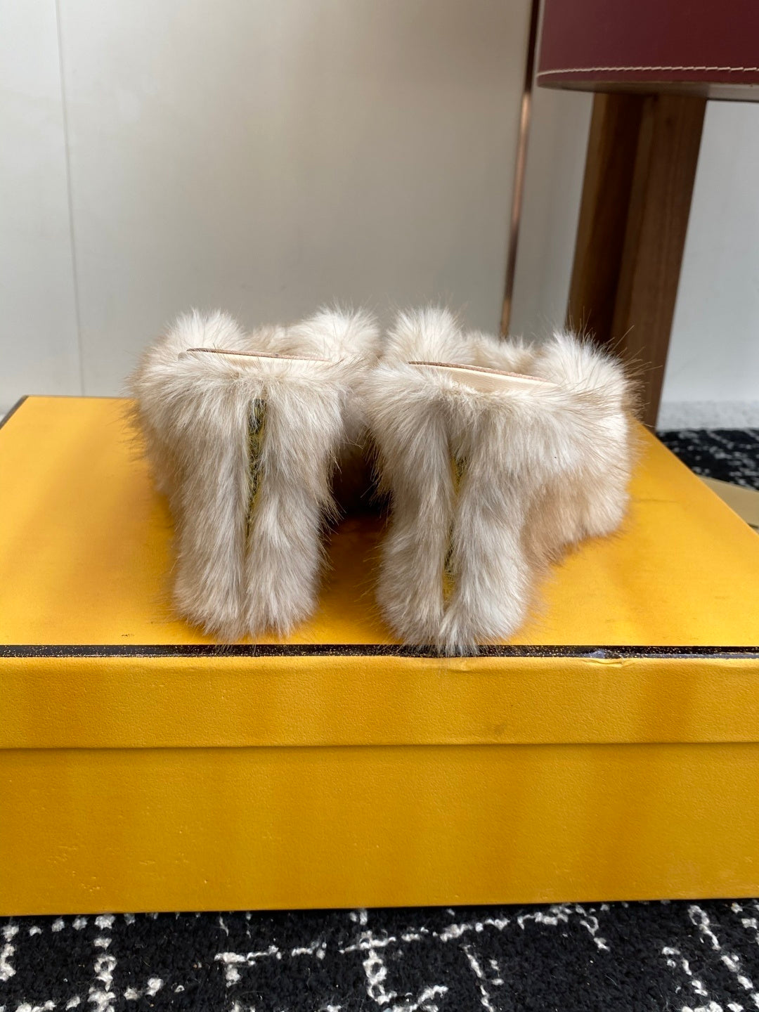 FEN Sandals  Slippers Fur 2 Color's Woman