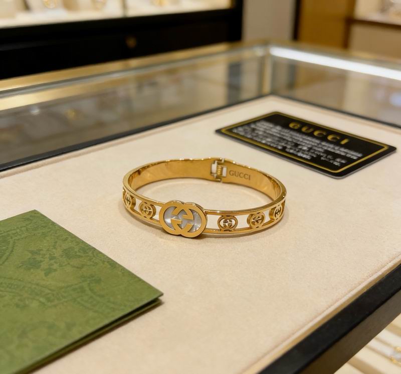 GU Fashion Bracelet