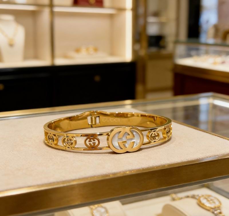 GU Fashion Bracelet