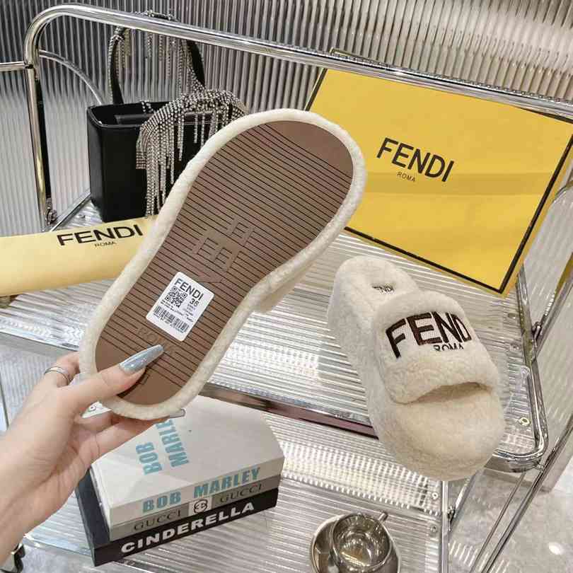 FEN Slippers Sandals Platform   Woman 2 Color's Fur