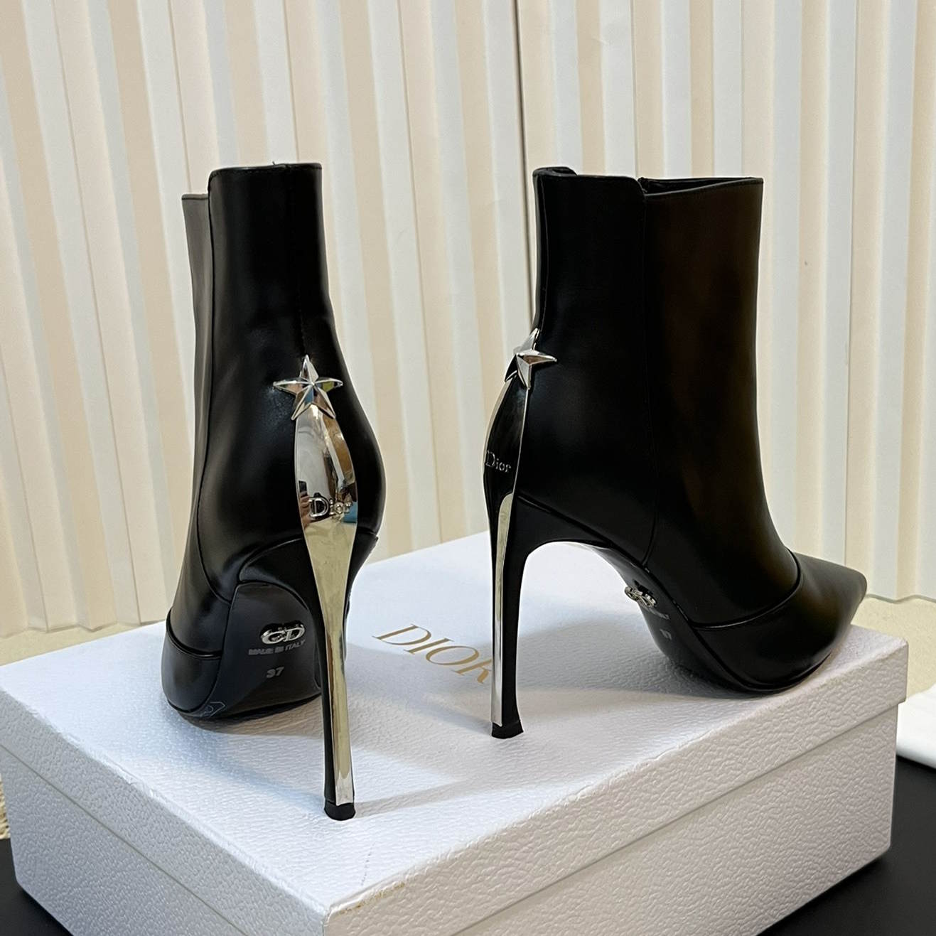 CHD Woman Boots 2 Color's Heels