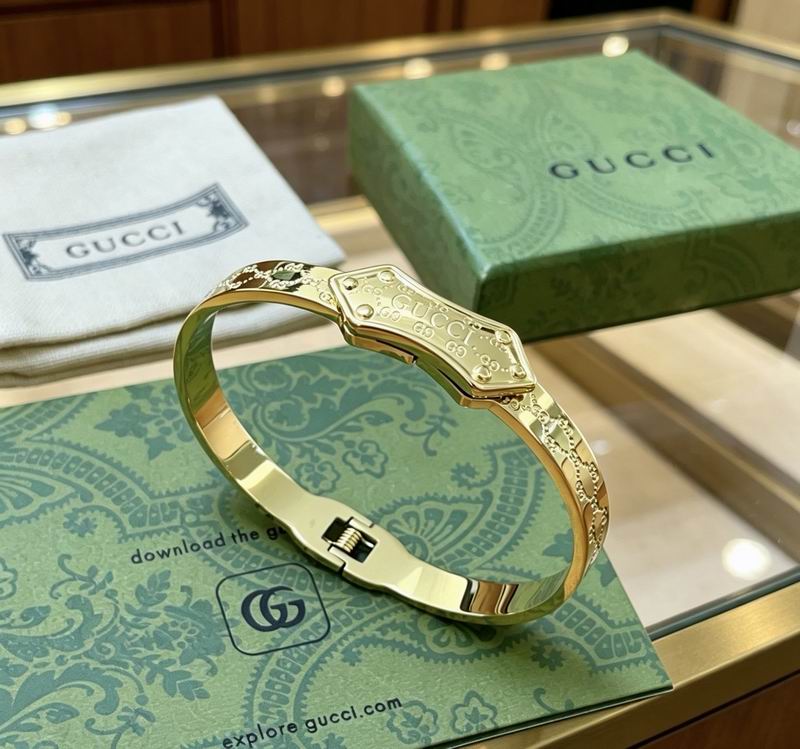 GU Fashion Bracelet