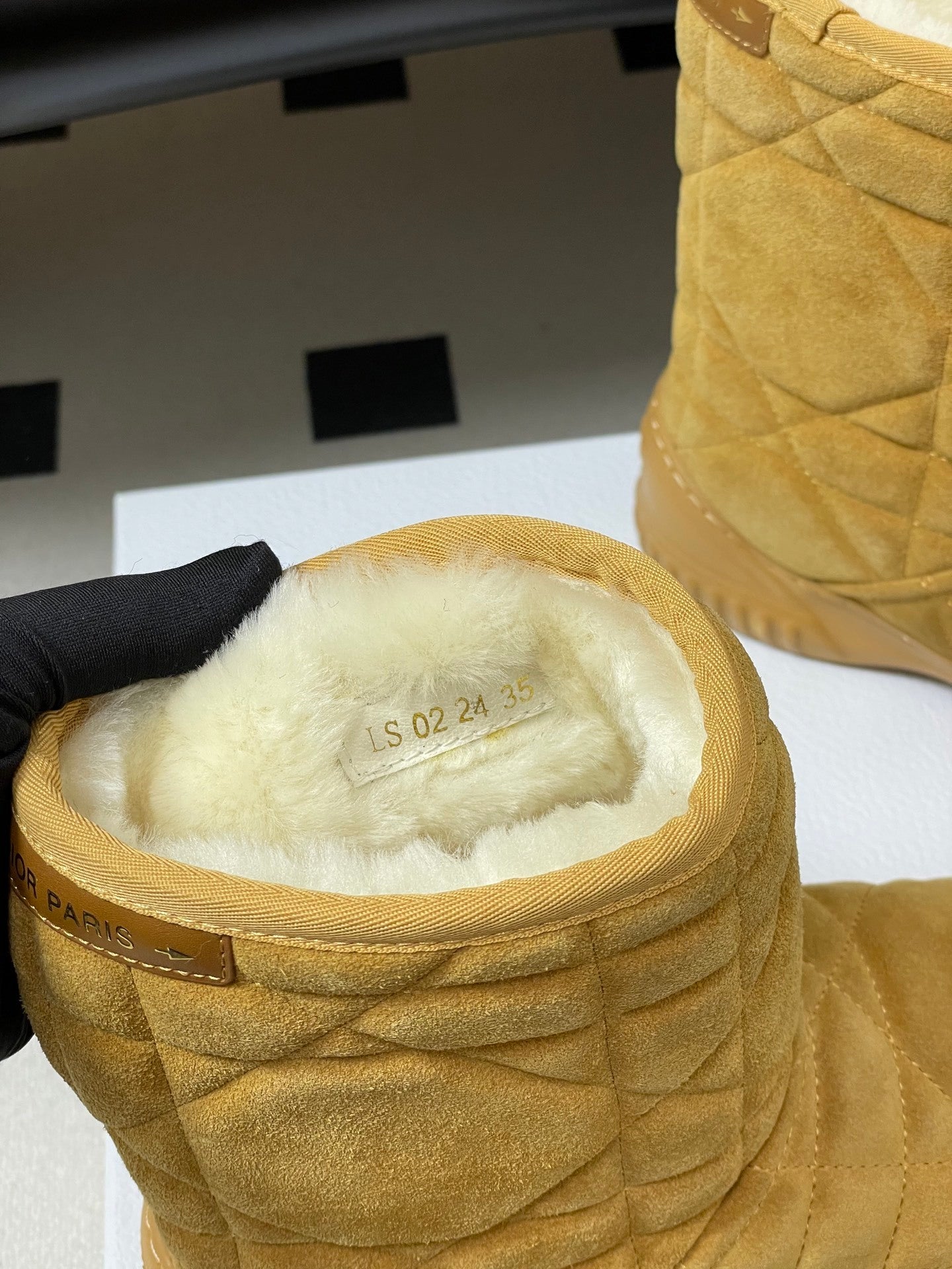 CHD vs UGG Woman Boots