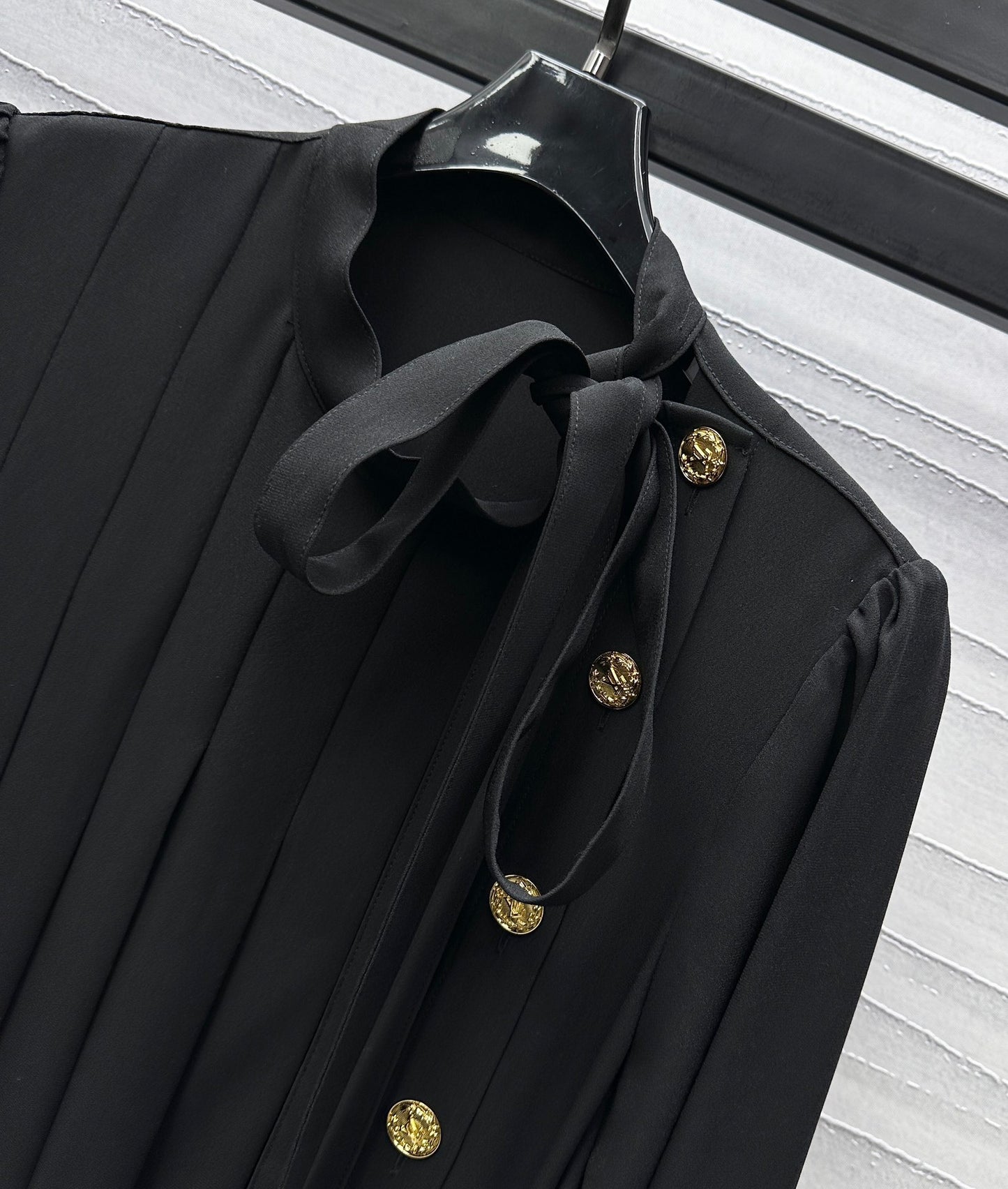LU Long-Sleeved Pleat  Dress limited season 2024