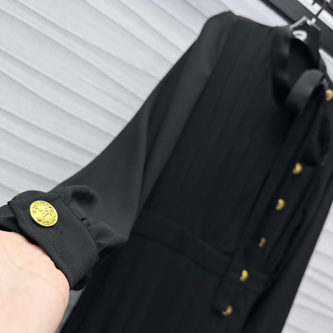 LU Long-Sleeved Pleat  Dress limited season 2024