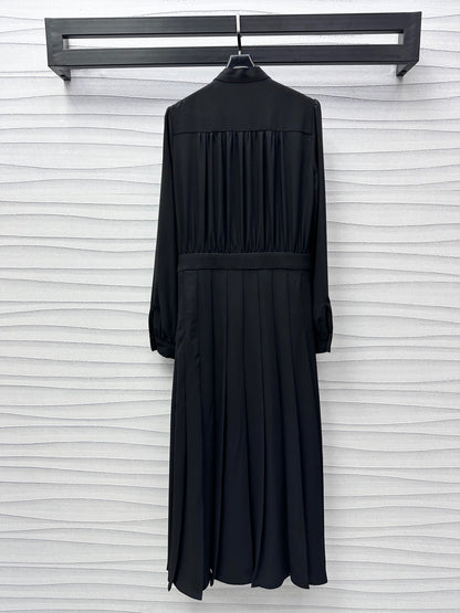LU Long-Sleeved Pleat  Dress limited season 2024