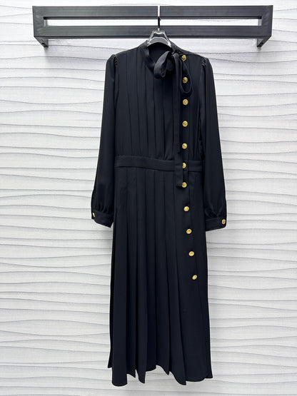 LU Long-Sleeved Pleat  Dress limited season 2024