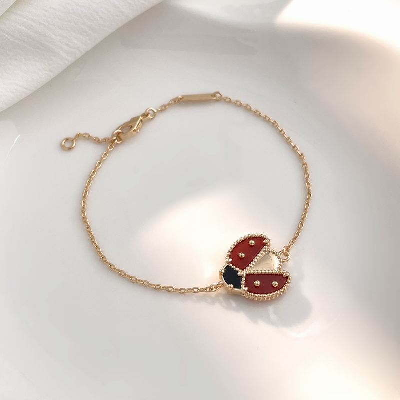VAN C&A   Fashion Bracelet