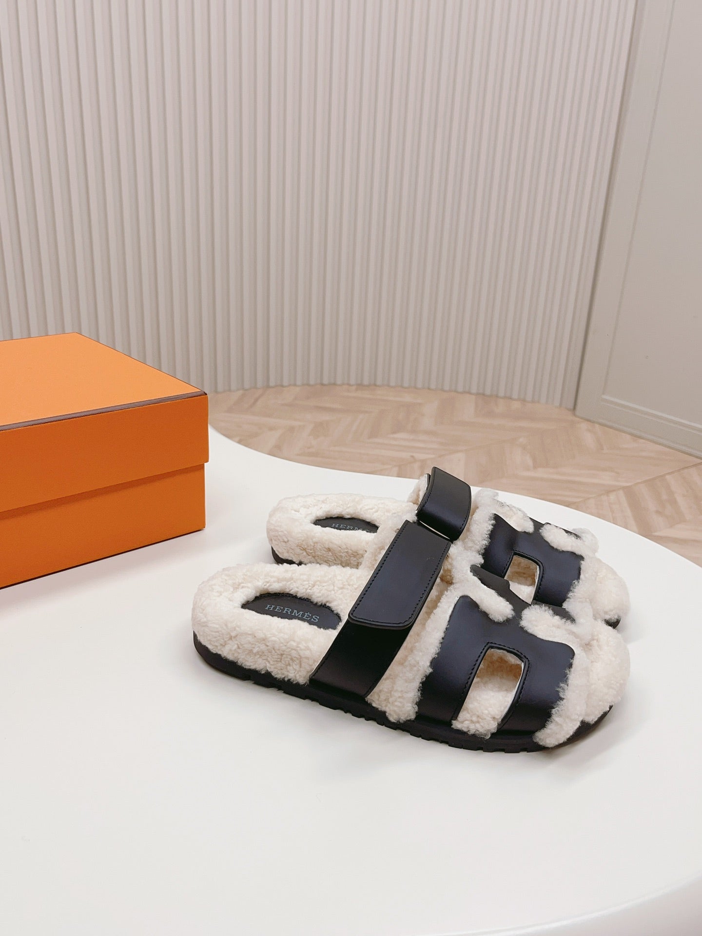 HRM Slippers  Sandals Shearling