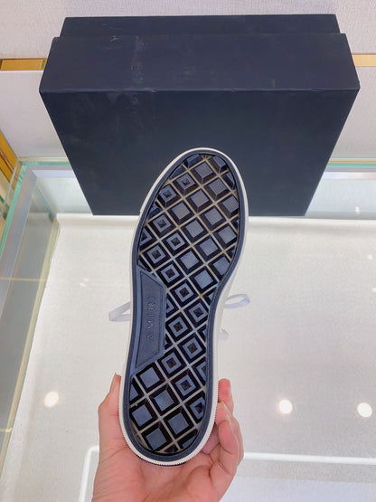 AMR  Sneakers