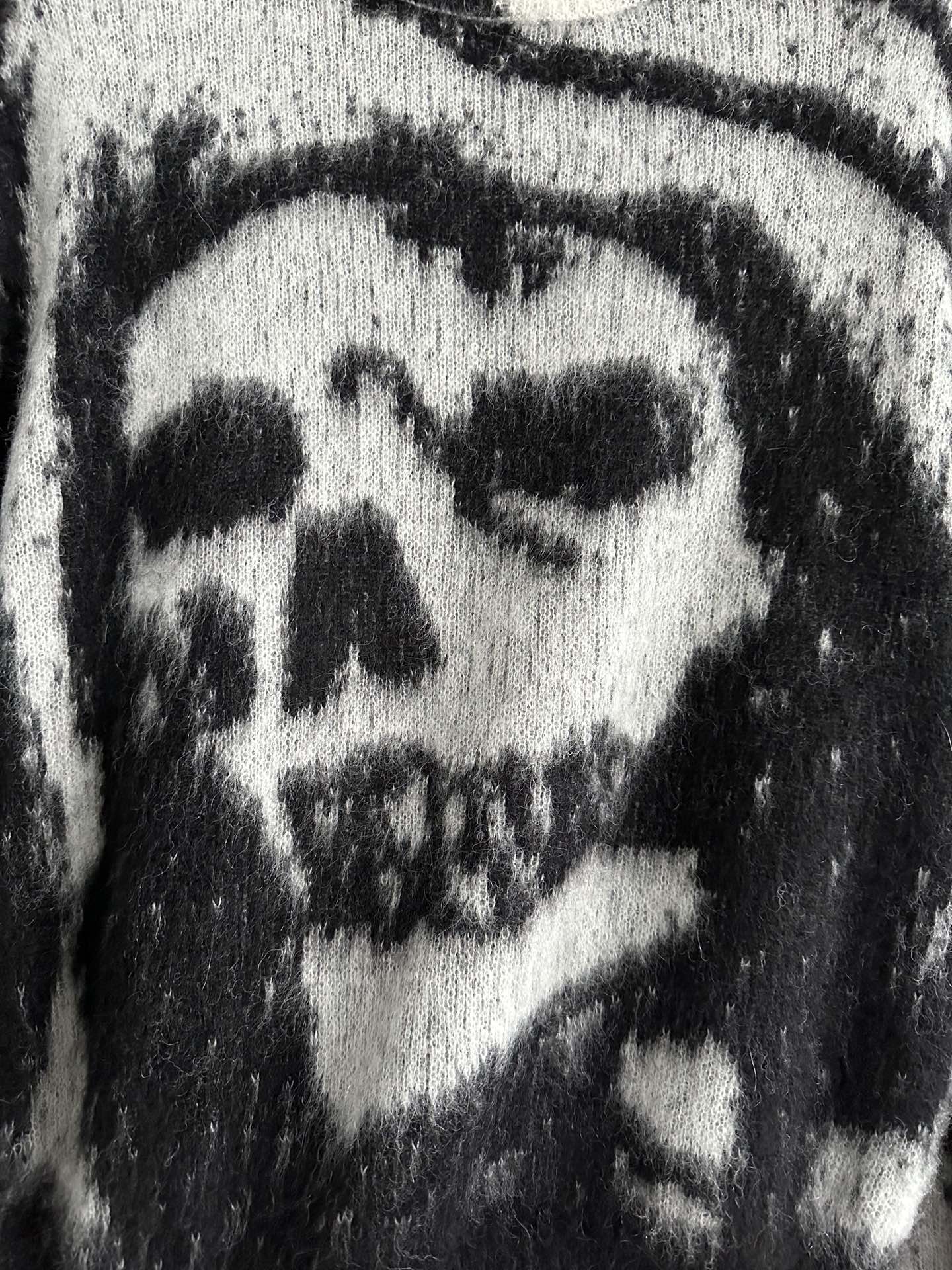 AMR  Sweater Sweatshirt GO
