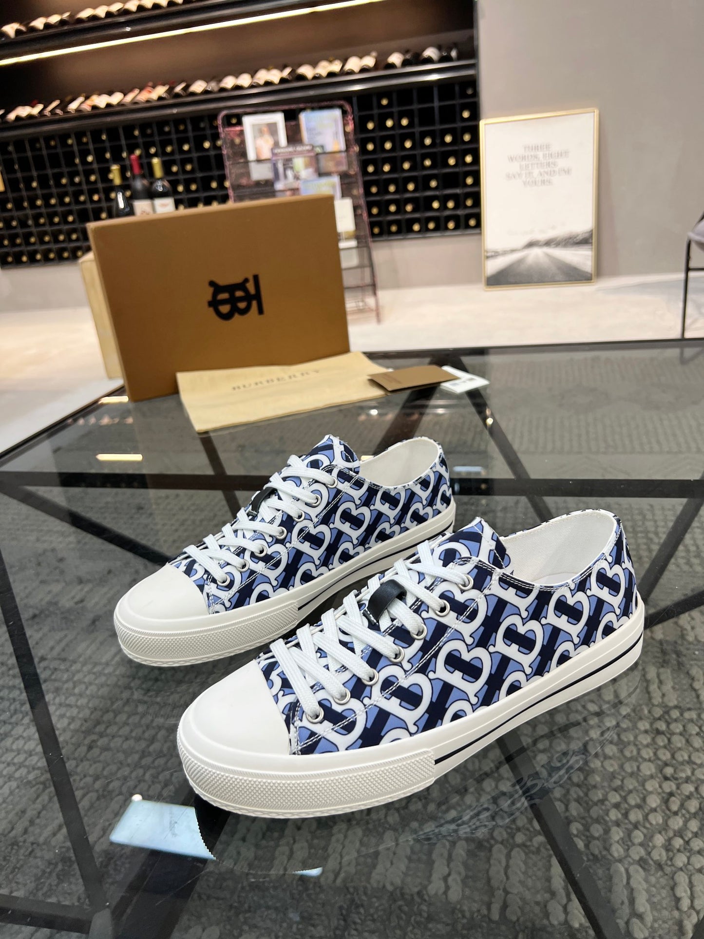 *BURBBER  Sneakers 2 Color 's