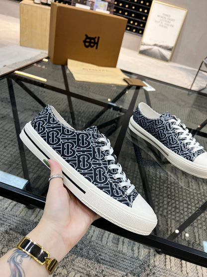 *BURBBER  Sneakers 2 Color 's