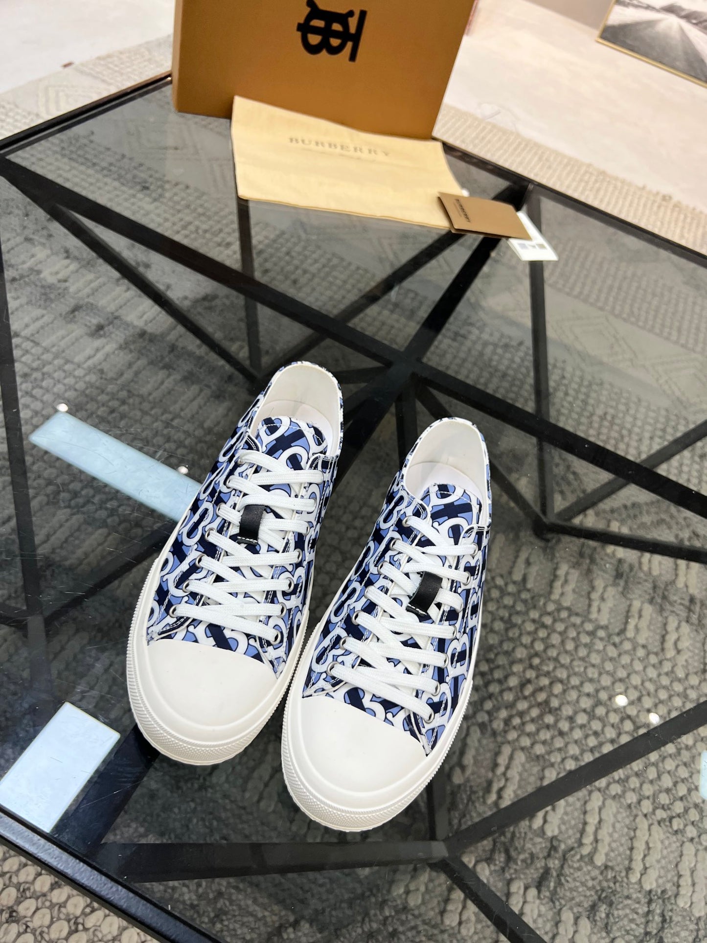 *BURBBER  Sneakers 2 Color 's