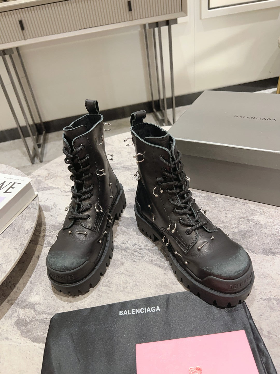 SNBAL  Boots Low Piercing