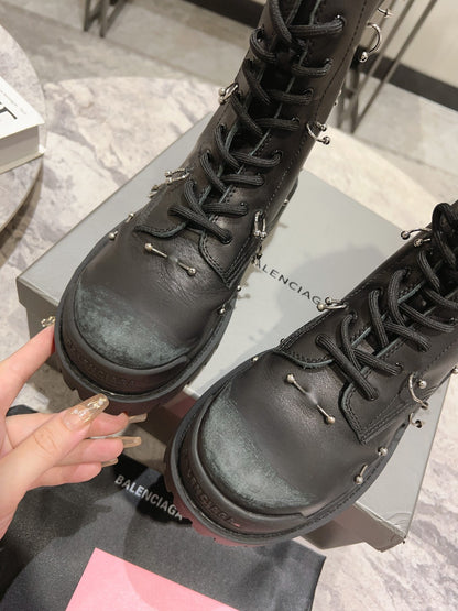 SNBAL  Boots Low Piercing