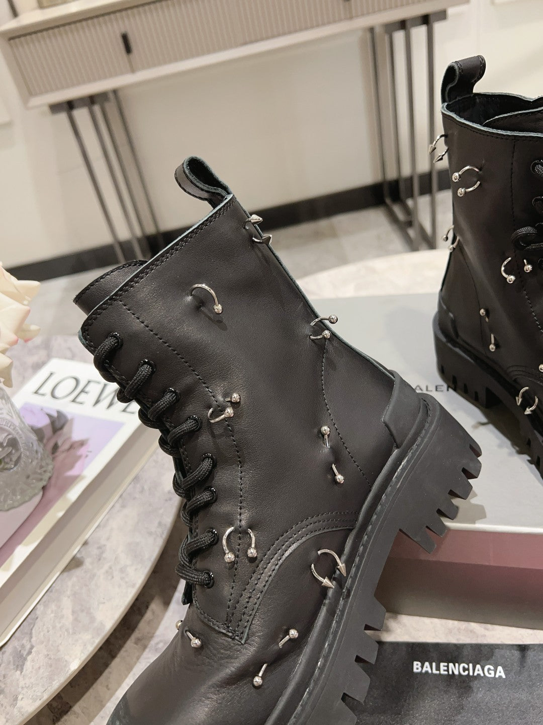 SNBAL  Boots Low Piercing