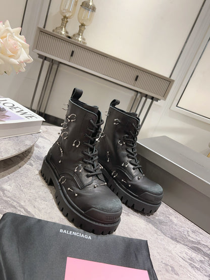 SNBAL  Boots Low Piercing