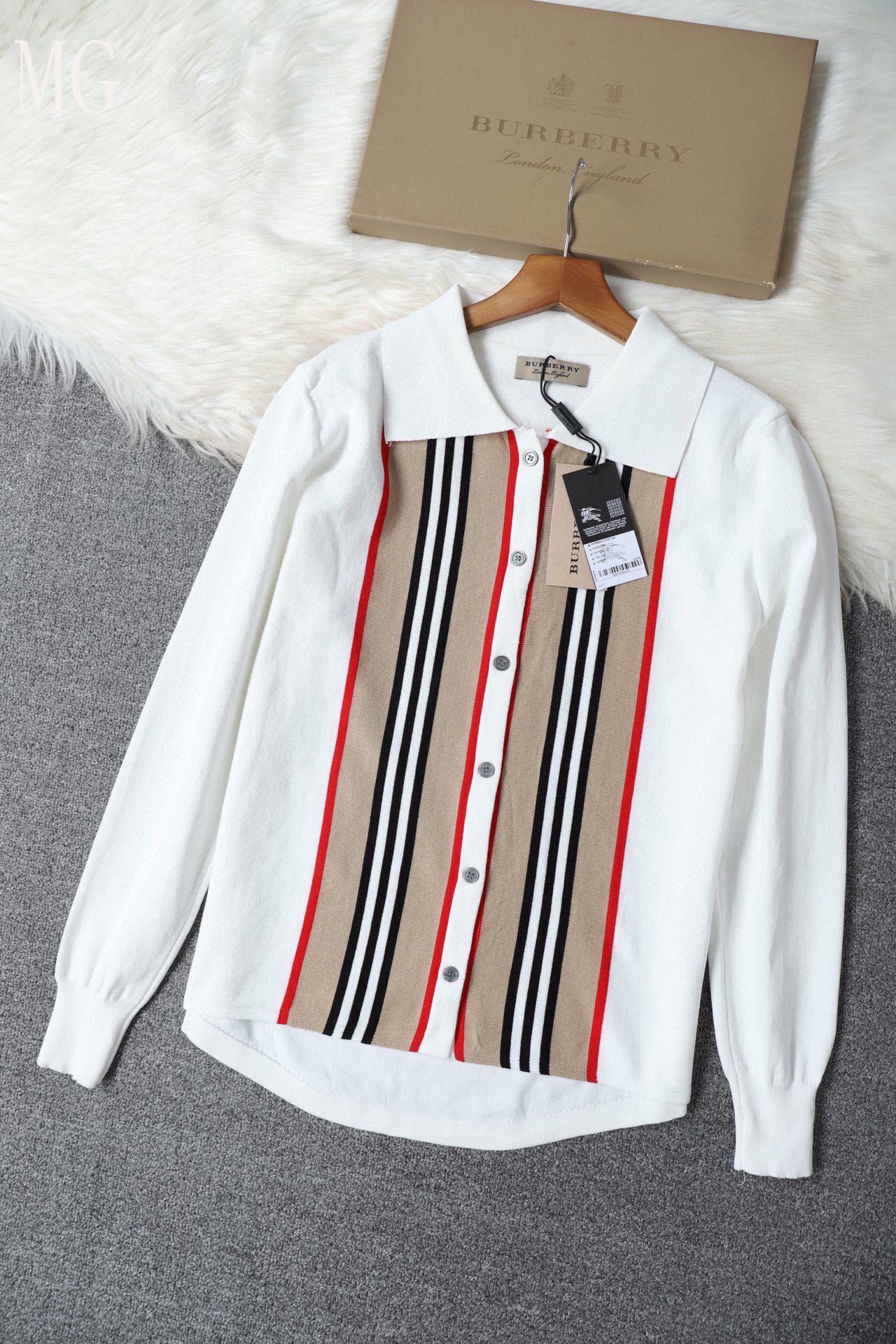 *BURBBER  T-shirt  Shirt  Woman 2 Color 's