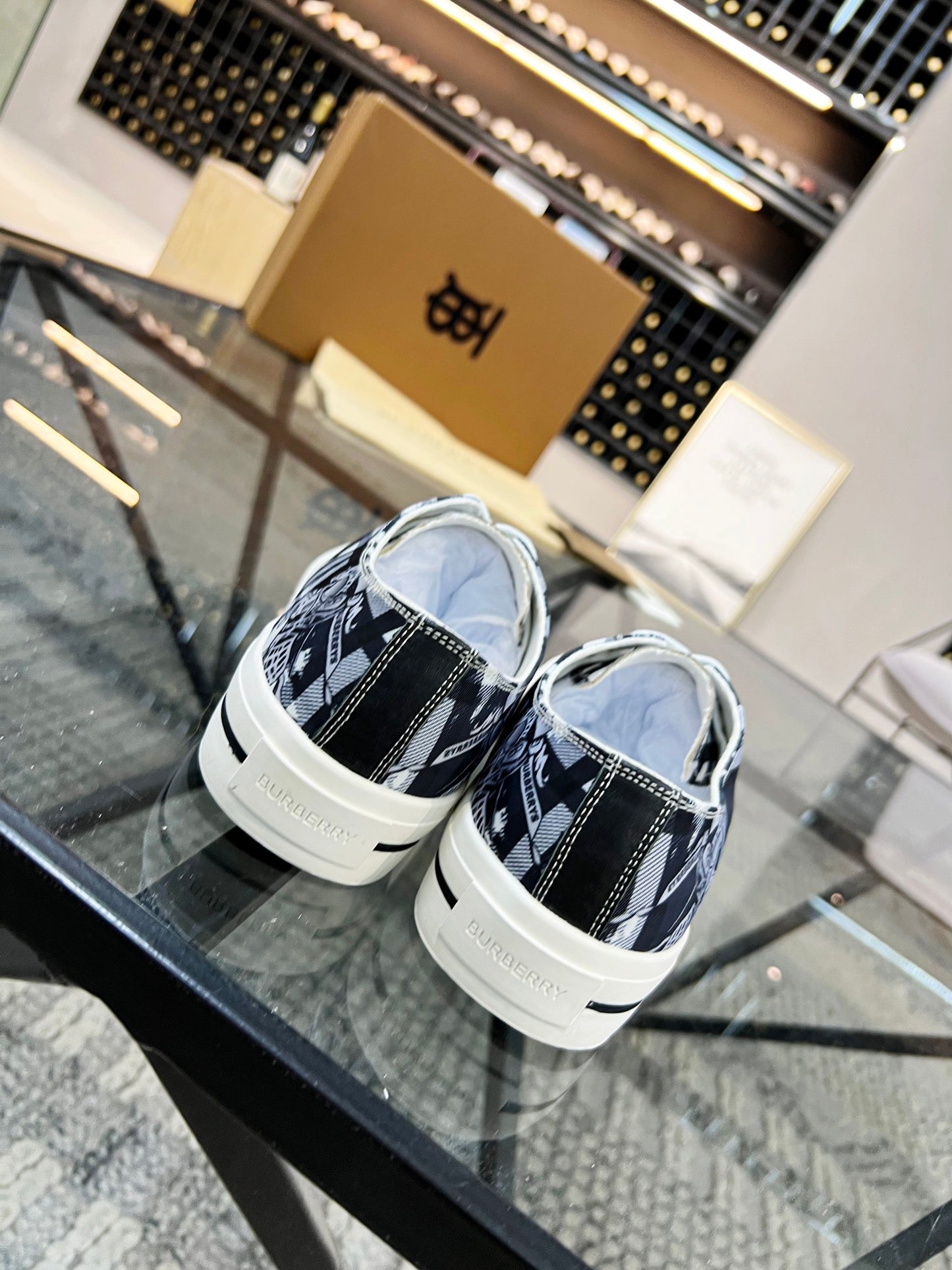 *BURBBER Sneakers 2 Color 's