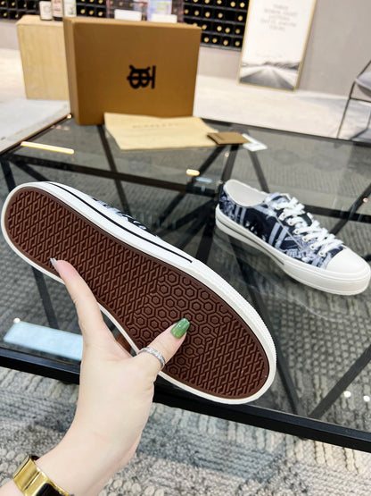 *BURBBER Sneakers 2 Color 's