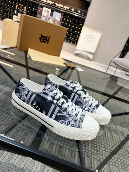 *BURBBER Sneakers 2 Color 's
