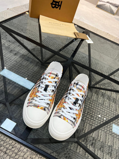 *BURBBER Sneakers 2 Color 's