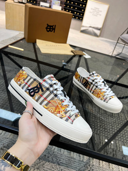 *BURBBER Sneakers 2 Color 's